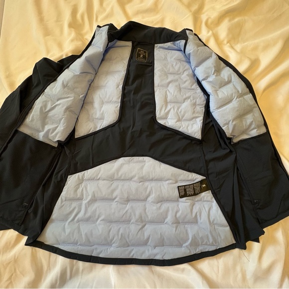 On Running Climate Jacket Size Small Like New Stratosphere | Navy - Picture 9 of 15